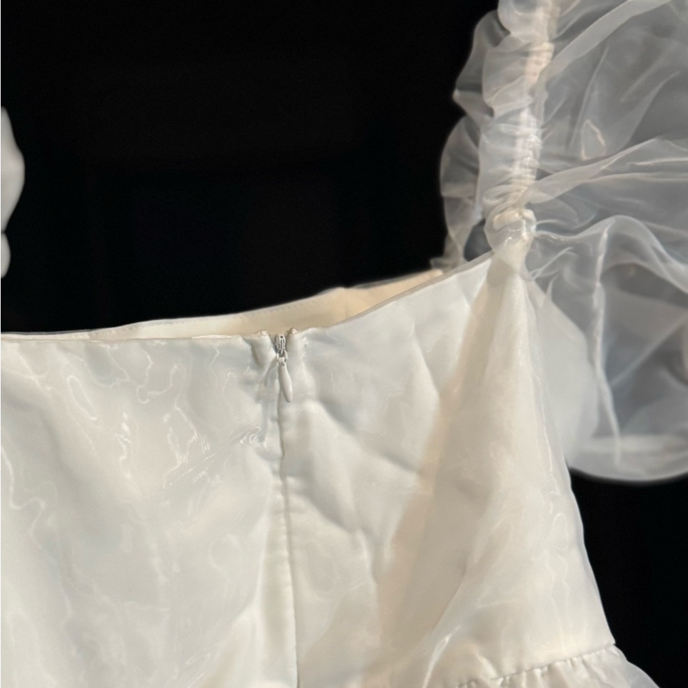 Elegant White Puff Sleeve Dress - Picture 3 of 3